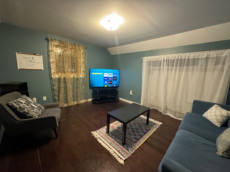 Building Photo - 124 W Broadway