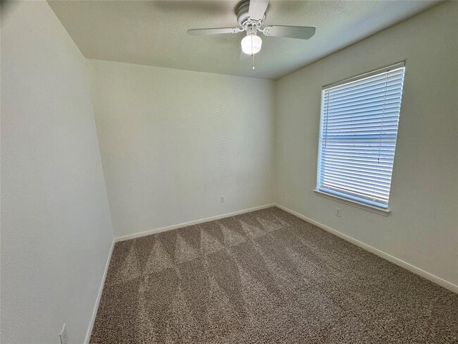 Building Photo - 710 Honeysuckle Dr