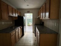 Building Photo - 608 SW 16th Ave