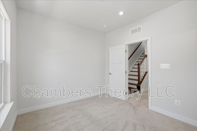 Building Photo - 4322 Ellipse Ter