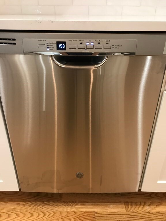 Building Photo - 33 Melbourne Ave