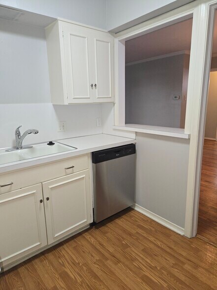 kitchen - 8518 Baltimore Dr