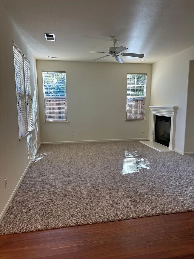 Building Photo - 3BR/2.5BA Oak Commons Home w/ Backyard & Community Pool & Park