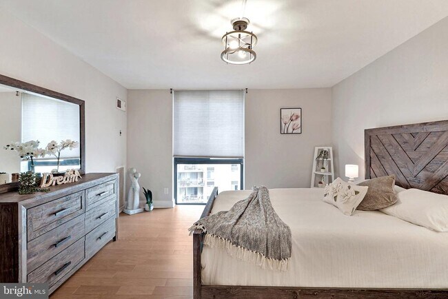 Building Photo - 4620 N Park Ave