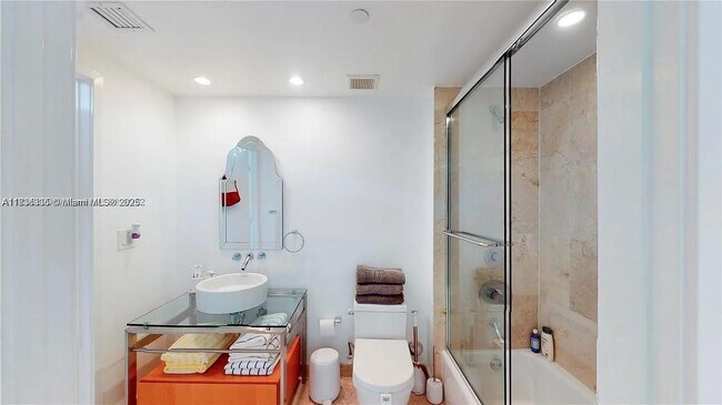 Building Photo - 6000 Collins Ave