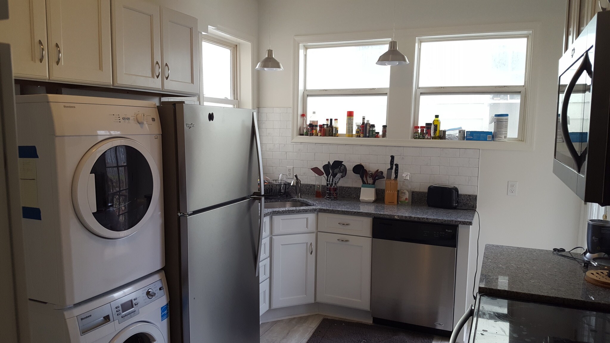 New kitchen with granite counter tops - 2509 10th St NE