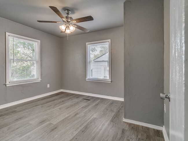 Building Photo - Completely Remodeled 2 bed 1 bath