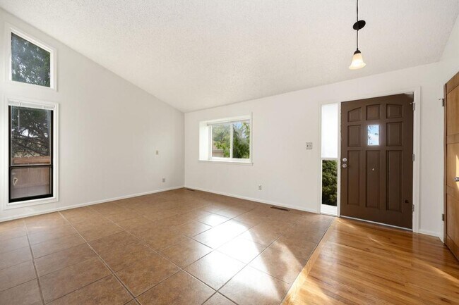 Building Photo - 2215 Derby Hill Dr