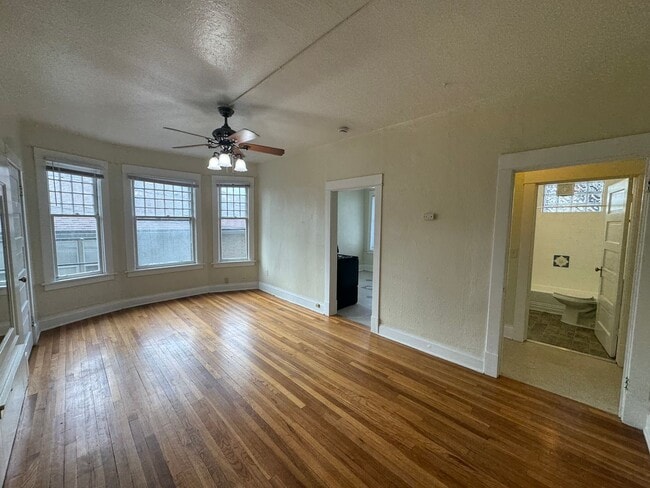Interior Photo - 1428 West 10th