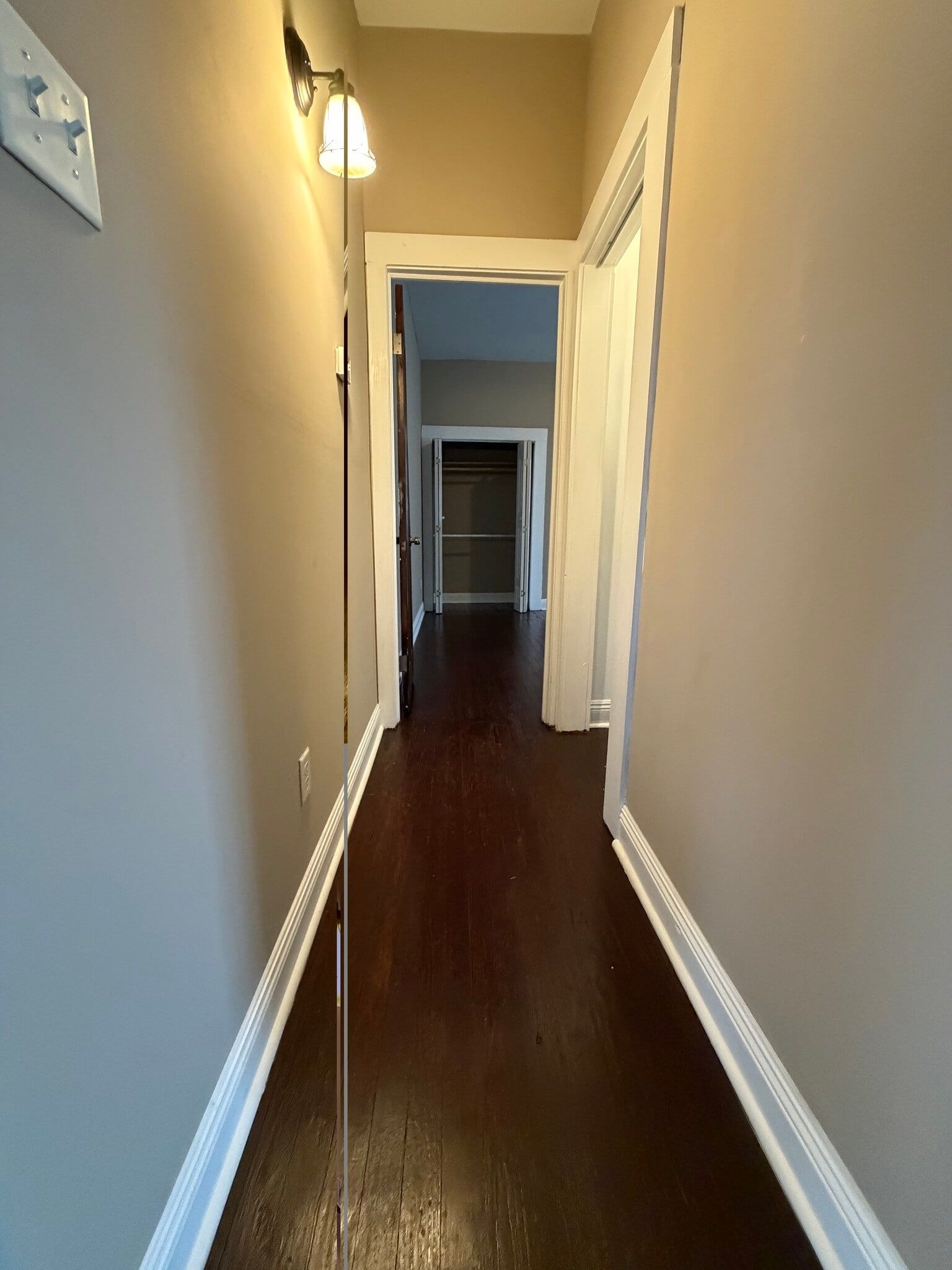 Hallway. - 1910 Esplanade Ave