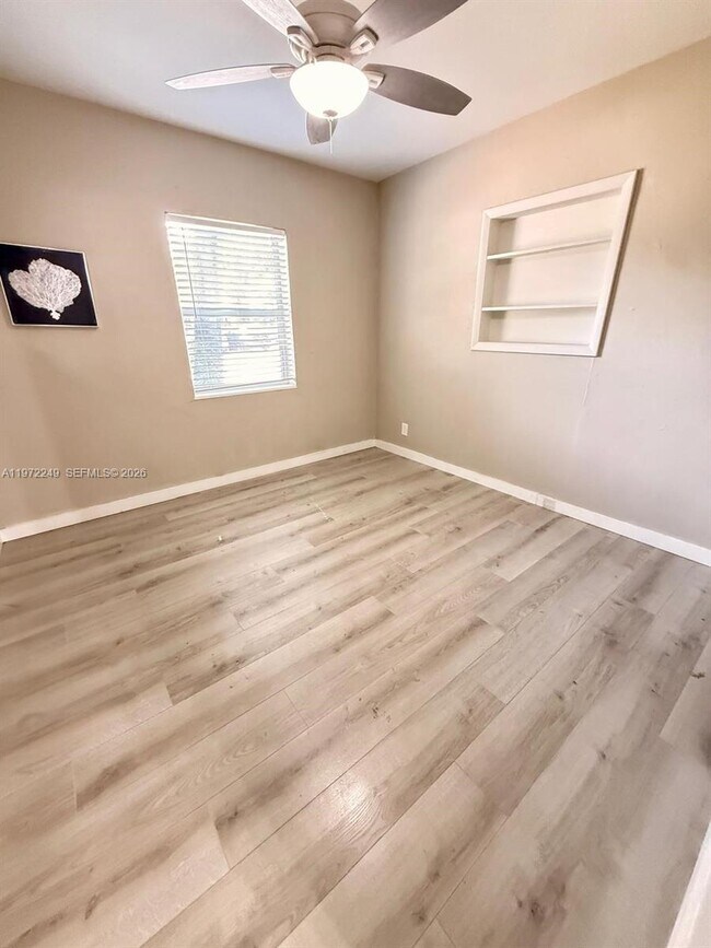 Building Photo - 1151 NE 18th St