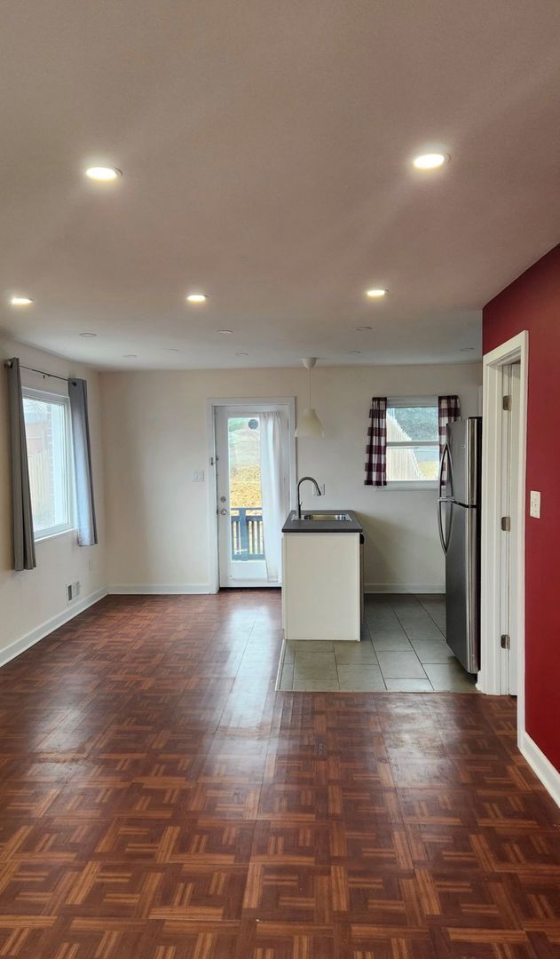 Building Photo - Hot in Hyattsville, 3 level 2 Bed + 1.5 Ba...