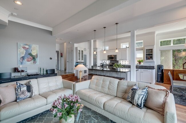Building Photo - 5bd/3.75ba Sammamish Home