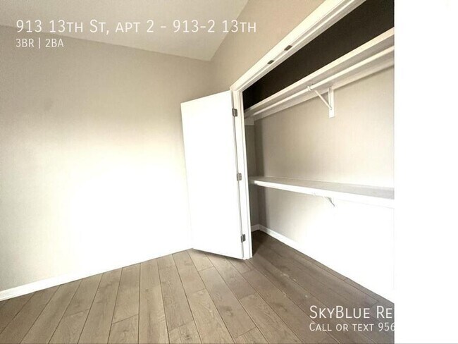 Building Photo - 913 S 13th St