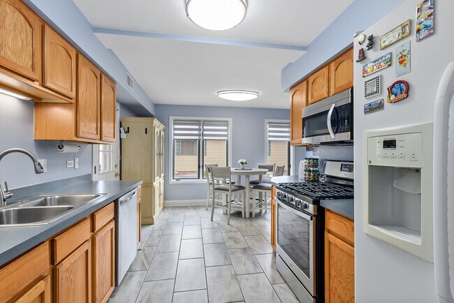 Building Photo - 11112 E Cove Cir