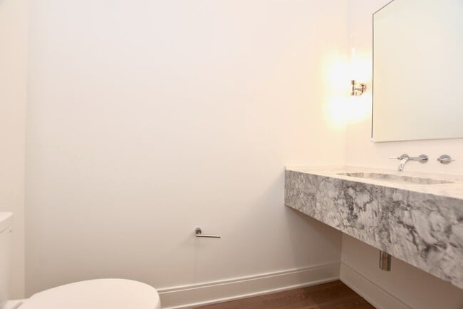 Building Photo - 60 E Randolph St