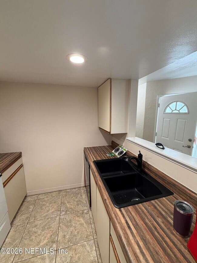 Building Photo - 1225 Songbird Ln