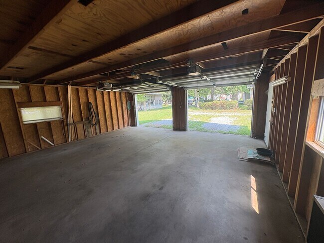 Building Photo - 2209 Hawthorne Ave