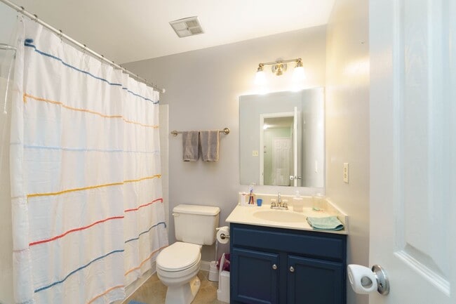 Building Photo - This 3 Bed 2.5 Bath Burke, VA Townhome is a Must See!