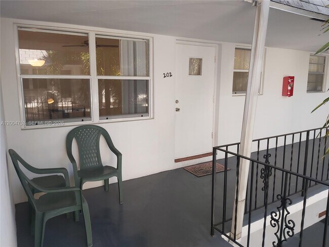 Building Photo - 1300 N 17th Ave