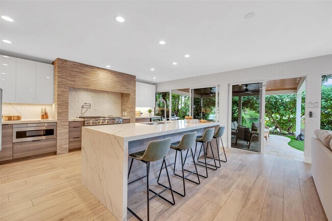 Building Photo - 1606 NE 18th Ave