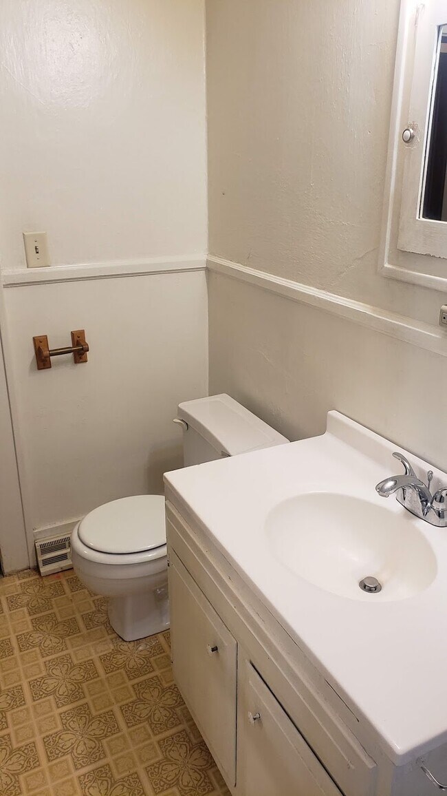 Building Photo - 803 E Flint St