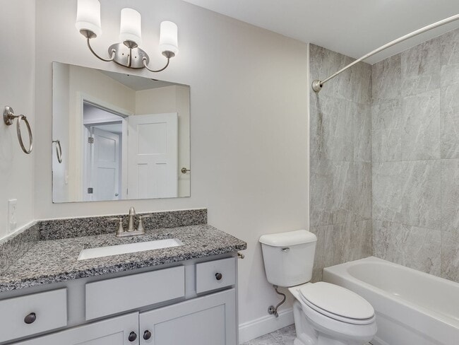 Building Photo - 3 BR Townhome
