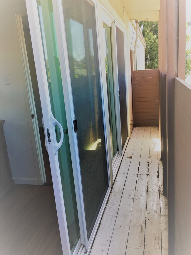 Building Photo - 928 Adams St