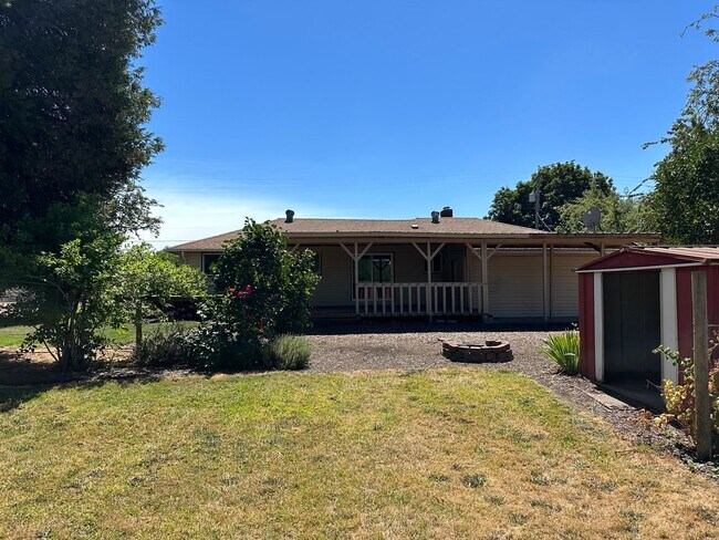 Building Photo - 4 bedroom, 1 bath Country Home for rent!  MOVE IN SPECIAL!