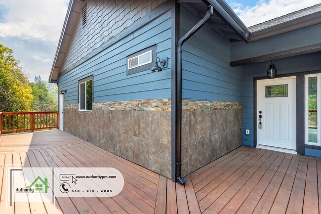 Building Photo - 1140 Redbud Dr