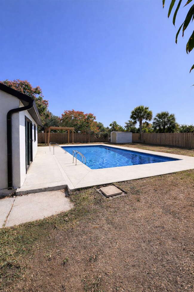 Building Photo - 8127 Chesebro Ave