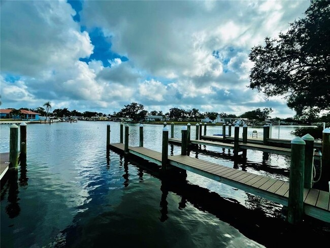 Building Photo - 6490 Cape Hatteras Way NE