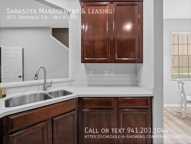 Building Photo - 3831 Parkridge Cir