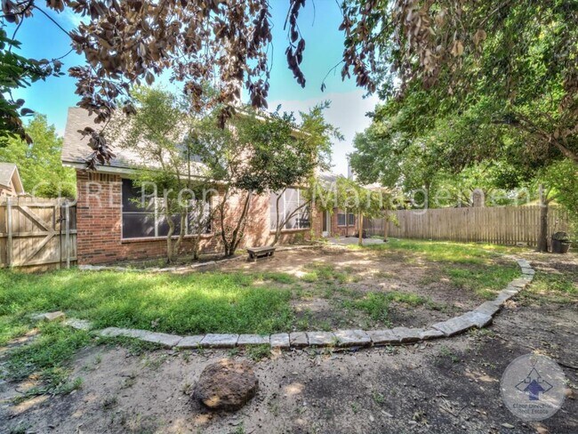 Building Photo - 520 Arcadia Dr