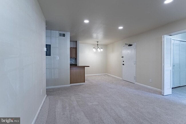 Building Photo - 5898 Surrey Hill Pl Unit H