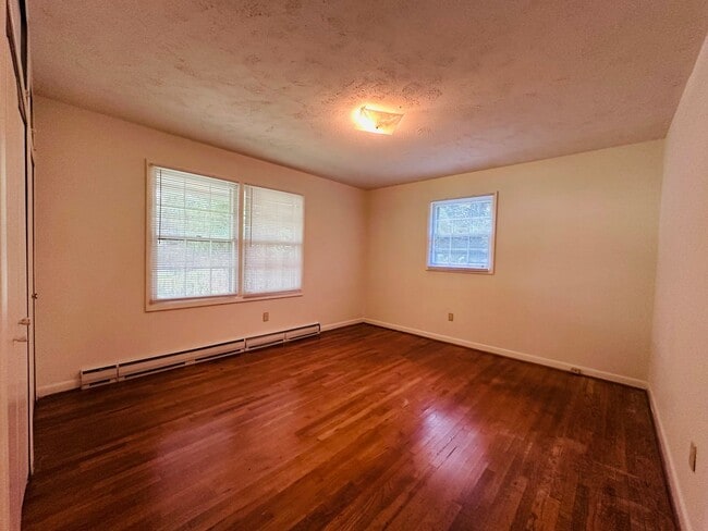 Building Photo - 1605 Lark Ln