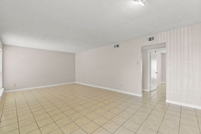 Building Photo - 1950 Spenwick Dr