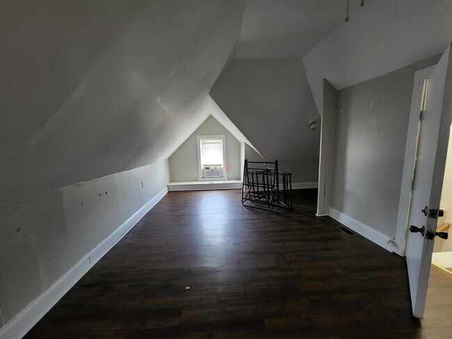 Building Photo - 1612 W 48th St