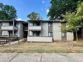 Building Photo - 2250 Sunderland Rd