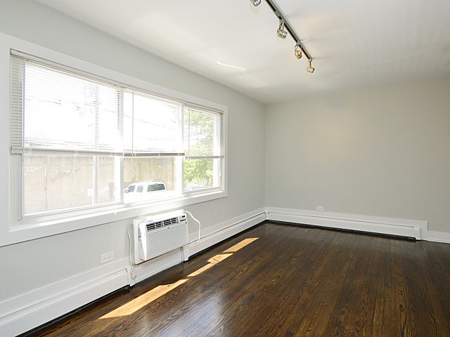 Building Photo - One Bed Apartment in the heart of Edgewater