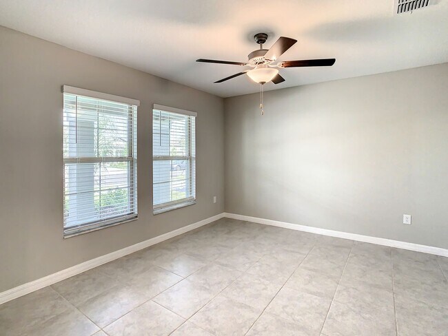 Building Photo - Beautiful 4 bedroom 2.5 bathroom Single Family House! Like new!