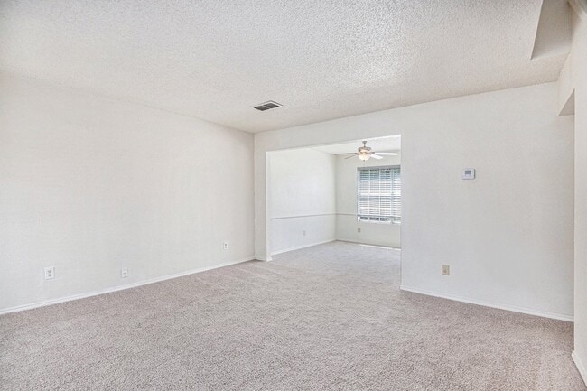 Building Photo - 8201 Cloverglen Ln