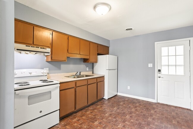 Building Photo - 2600 Mallard Ct