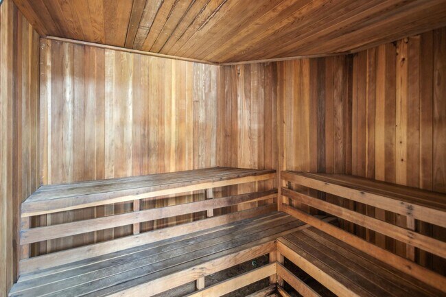 Building Photo - Great Location!