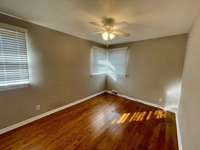 Building Photo - Sandusky Home