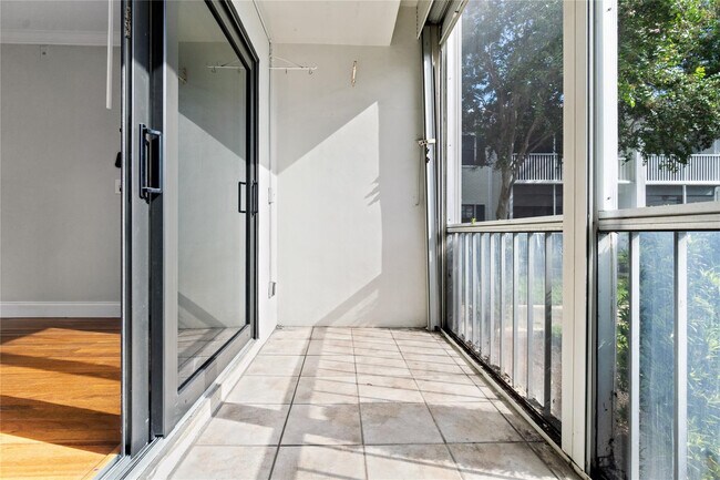 Building Photo - 140 Cypress Club Dr