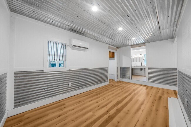Building Photo - 10011 Little Creek Cir