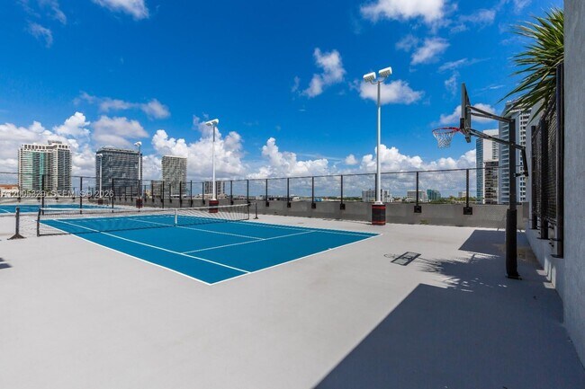 Building Photo - 3131 NE 7th Ave