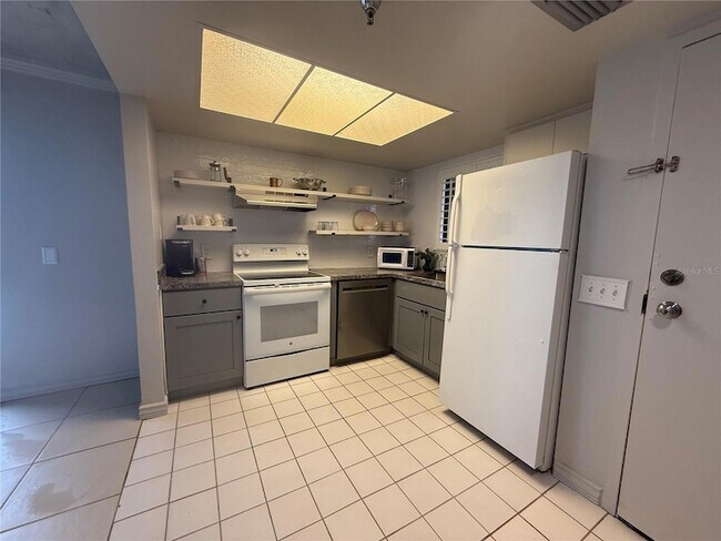 Building Photo - 6009 Sea Ranch Dr