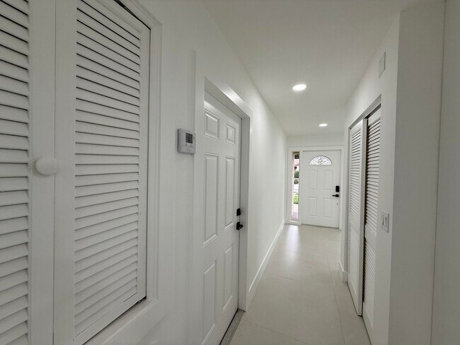 Building Photo - 137 Alcazar St